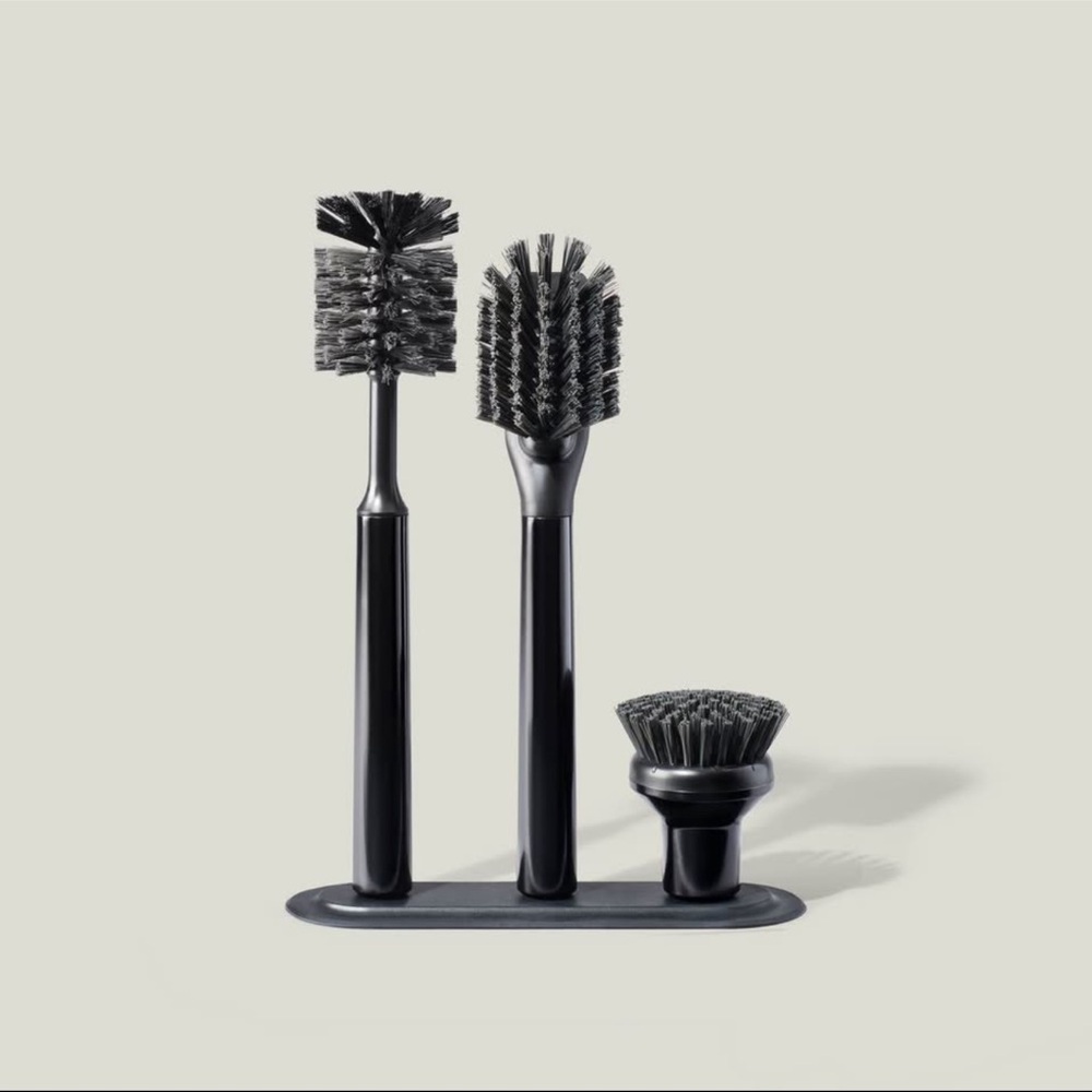 NWT! Curio Ionic Brush Set with magnetic pedestal in black.